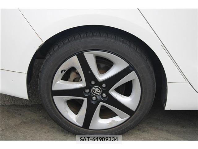 Toyota PRIUS 2016-04 8231381-24