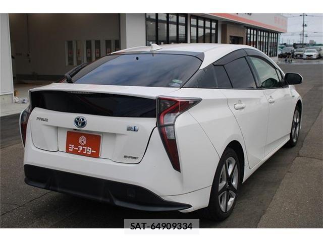 Toyota PRIUS 2016-04 8231381-8