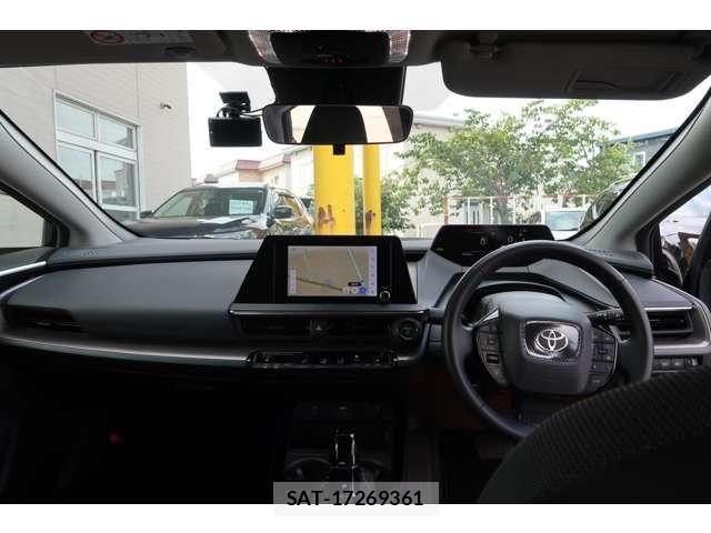 Toyota PRIUS 2023-11 8316548-11