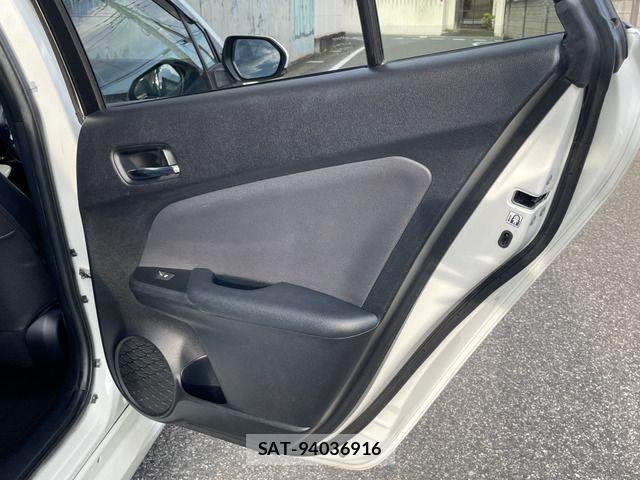 Toyota PRIUS 2016-05 8316555-18