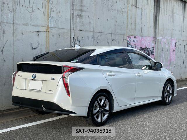 Toyota PRIUS 2016-05 8316555-3