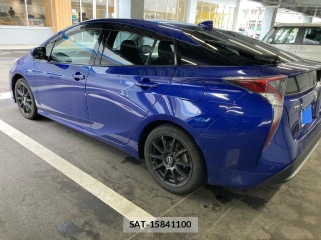Toyota PRIUS 2015-12 8316557-14