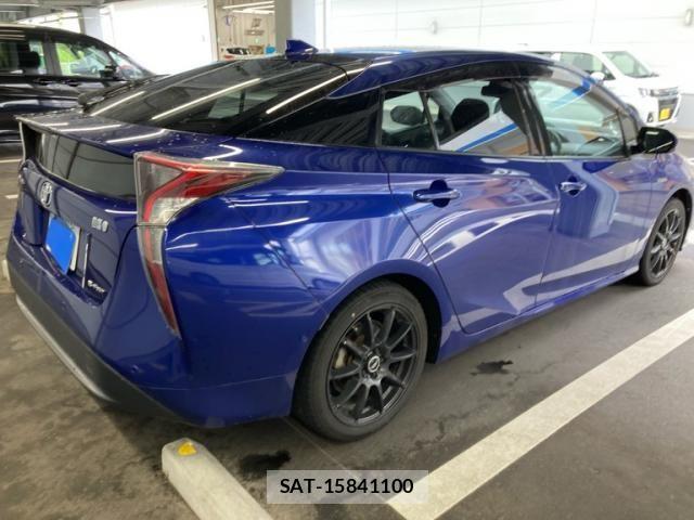 Toyota PRIUS 2015-12 8316557-15