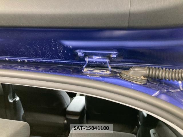 Toyota PRIUS 2015-12 8316557-18