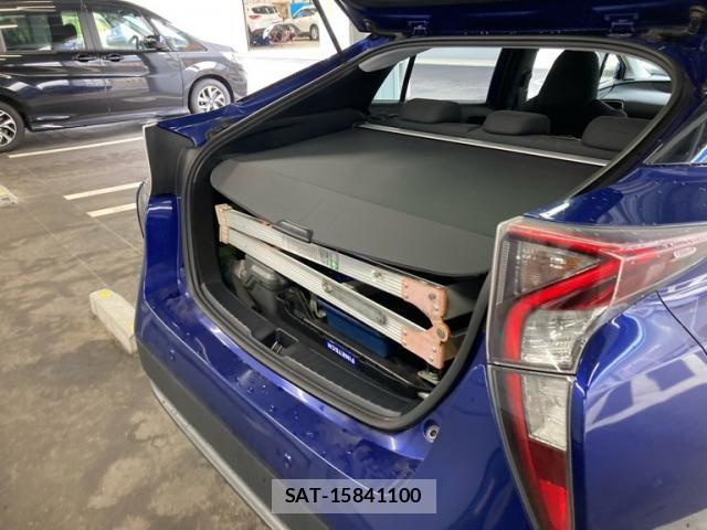 Toyota PRIUS 2015-12 8316557-19