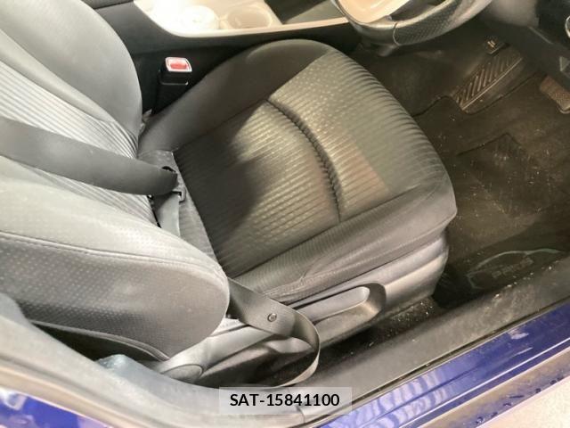 Toyota PRIUS 2015-12 8316557-27