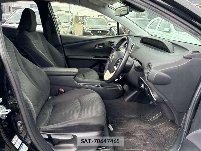 Toyota PRIUS 2017-07 8316552-11