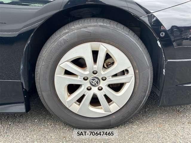 Toyota PRIUS 2017-07 8316552-16