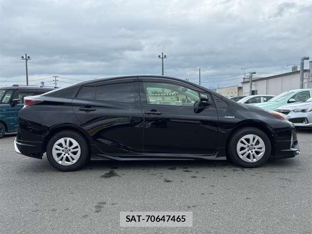 Toyota PRIUS 2017-07 8316552-24