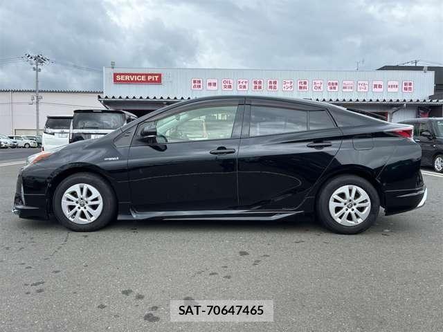 Toyota PRIUS 2017-07 8316552-26