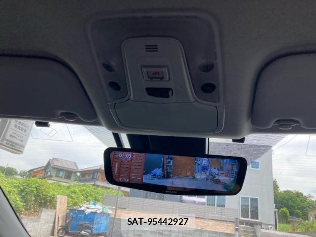 Toyota PRIUS 2019-03 8316551-15