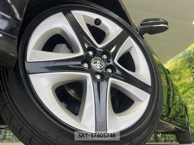 Toyota PRIUS 2018-07 8337495-13
