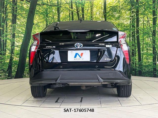 Toyota PRIUS 2018-07 8337495-15