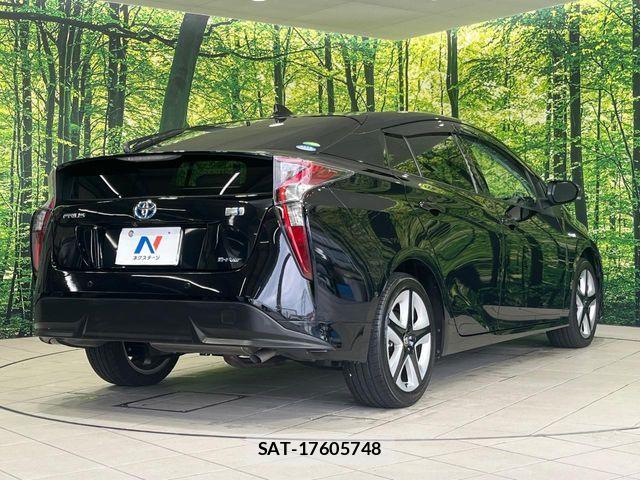 Toyota PRIUS 2018-07 8337495-17