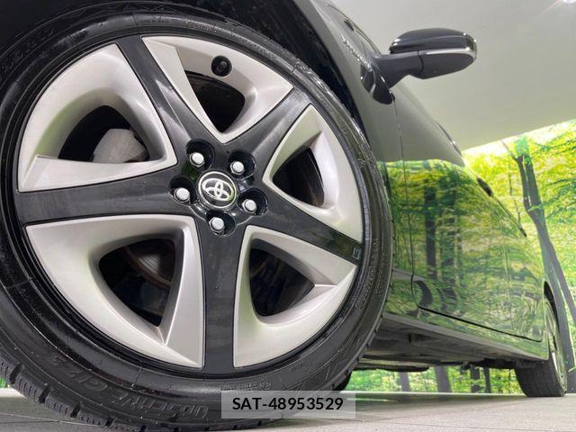 Toyota PRIUS 2019-07 8337494-13