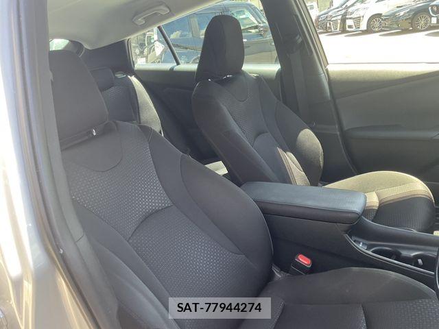 Toyota PRIUS 2019-05 8355405-15