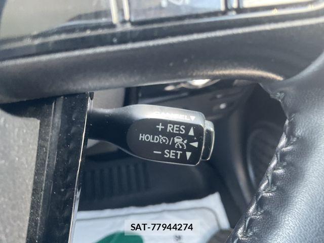 Toyota PRIUS 2019-05 8355405-22