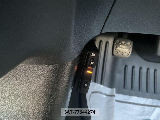 Toyota PRIUS 2019-05 8355405-24
