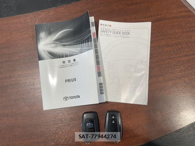 Toyota PRIUS 2019-05 8355405-28