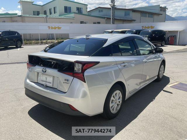 Toyota PRIUS 2019-05 8355405-7