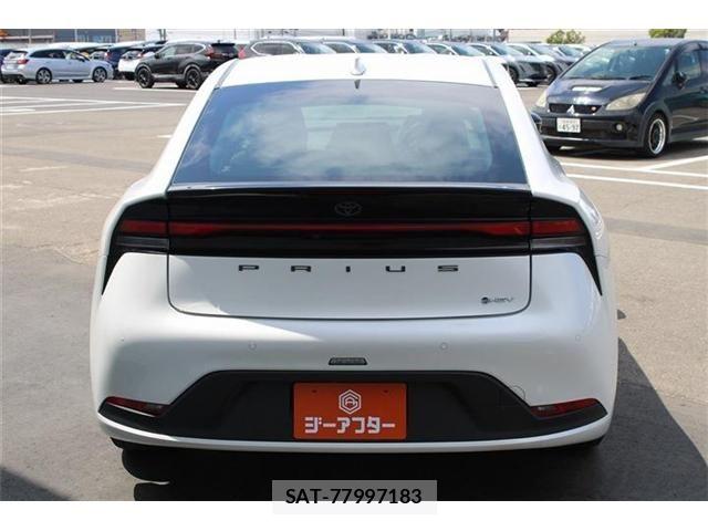Toyota PRIUS 2023-02 8368220-11