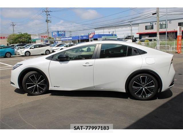 Toyota PRIUS 2023-02 8368220-13