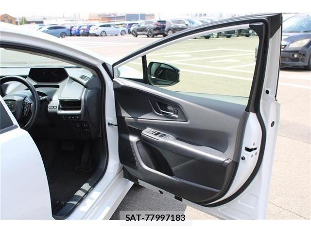 Toyota PRIUS 2023-02 8368220-23