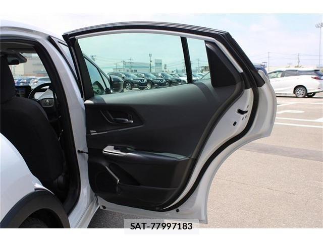 Toyota PRIUS 2023-02 8368220-27