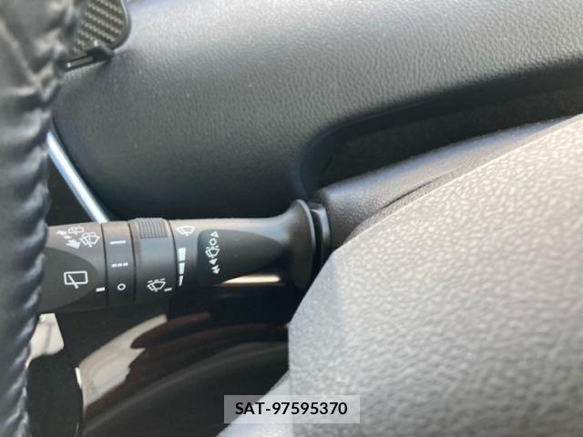 Toyota PRIUS 2016-06 8368223-11