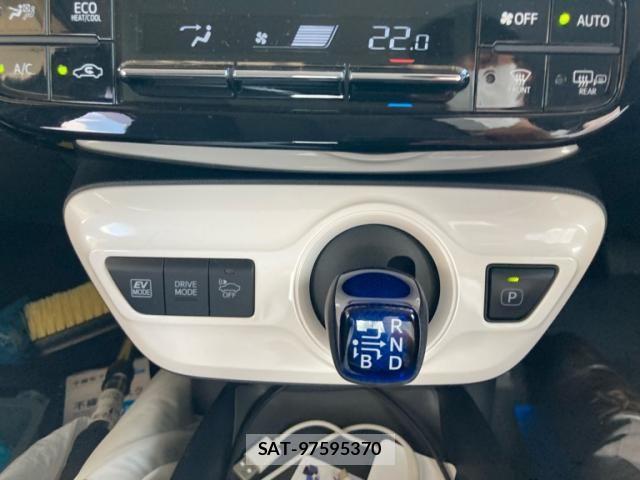 Toyota PRIUS 2016-06 8368223-14