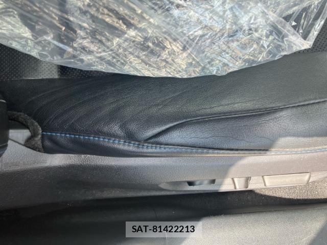 Toyota PRIUS 2017-02 8368222-16