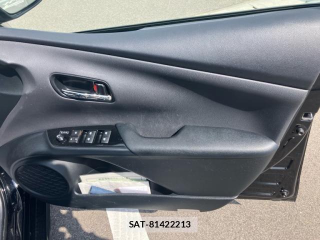 Toyota PRIUS 2017-02 8368222-17