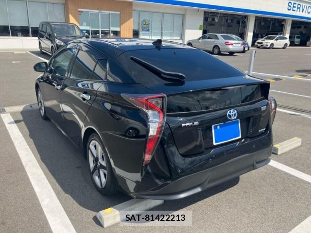 Toyota PRIUS 2017-02 8368222-2
