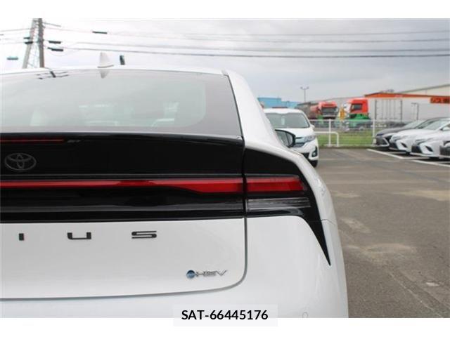 Toyota PRIUS 2025-03 8368215-25