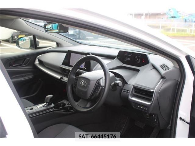 Toyota PRIUS 2025-03 8368215-29