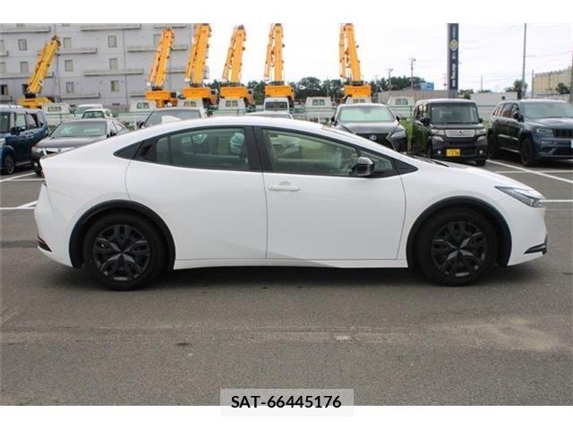 Toyota PRIUS 2025-03 8368215-7