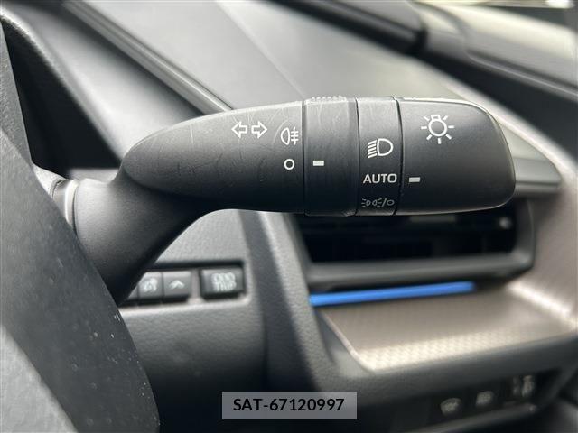 Toyota PRIUS 2023-04 8438743-20