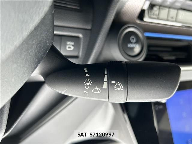 Toyota PRIUS 2023-04 8438743-21