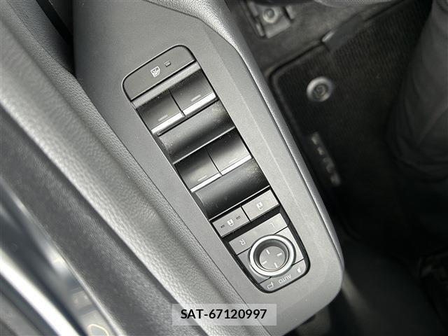 Toyota PRIUS 2023-04 8438743-22