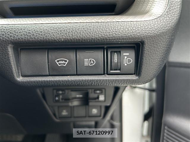 Toyota PRIUS 2023-04 8438743-23
