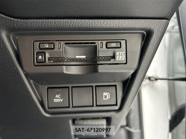 Toyota PRIUS 2023-04 8438743-24