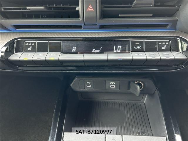 Toyota PRIUS 2023-04 8438743-25