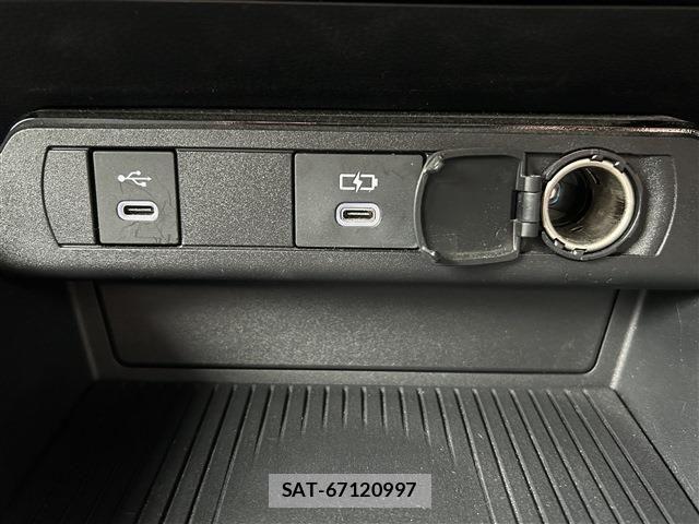 Toyota PRIUS 2023-04 8438743-26