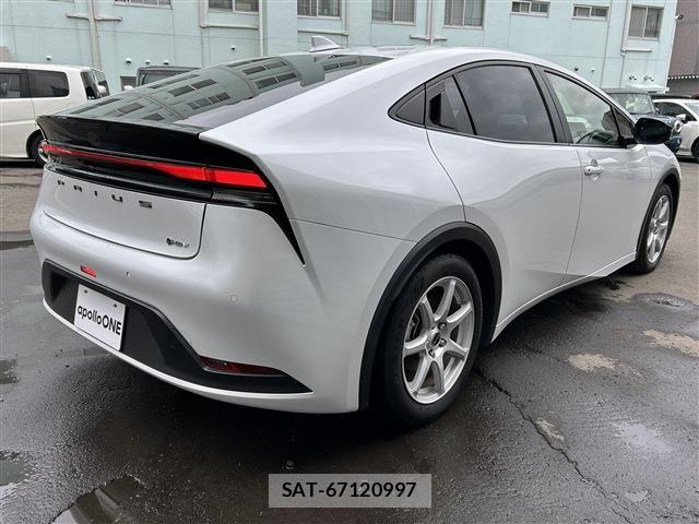 Toyota PRIUS 2023-04 8438743-4