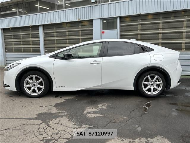 Toyota PRIUS 2023-04 8438743-7