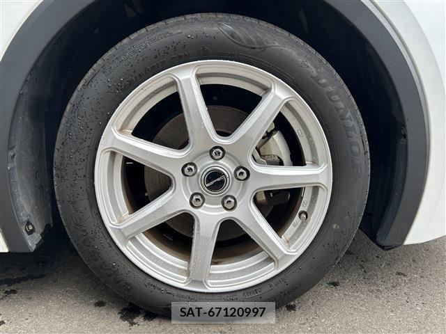 Toyota PRIUS 2023-04 8438743-8