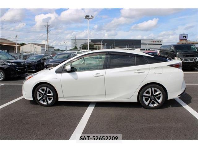 Toyota PRIUS 2016-06 8458253-11