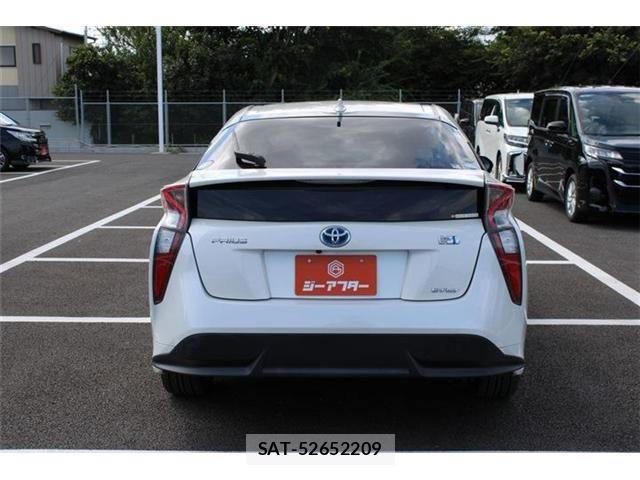 Toyota PRIUS 2016-06 8458253-13