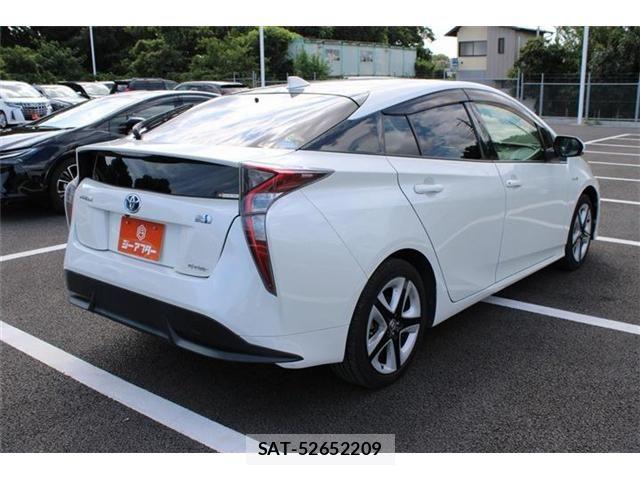 Toyota PRIUS 2016-06 8458253-18