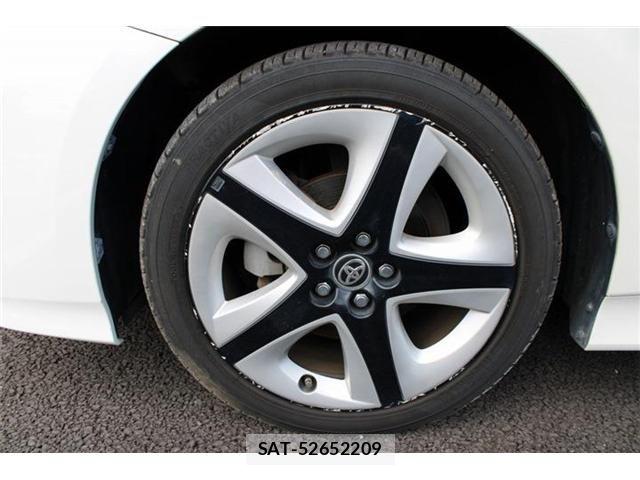 Toyota PRIUS 2016-06 8458253-25